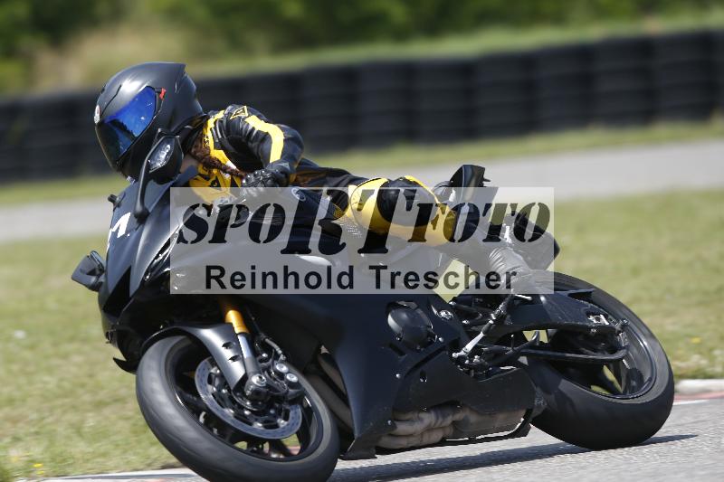 /27 12.06.2025 Ducati Schweiz Trackday Warmup  ADR/blau-bleu/21